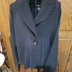 Clearance blk sweater large